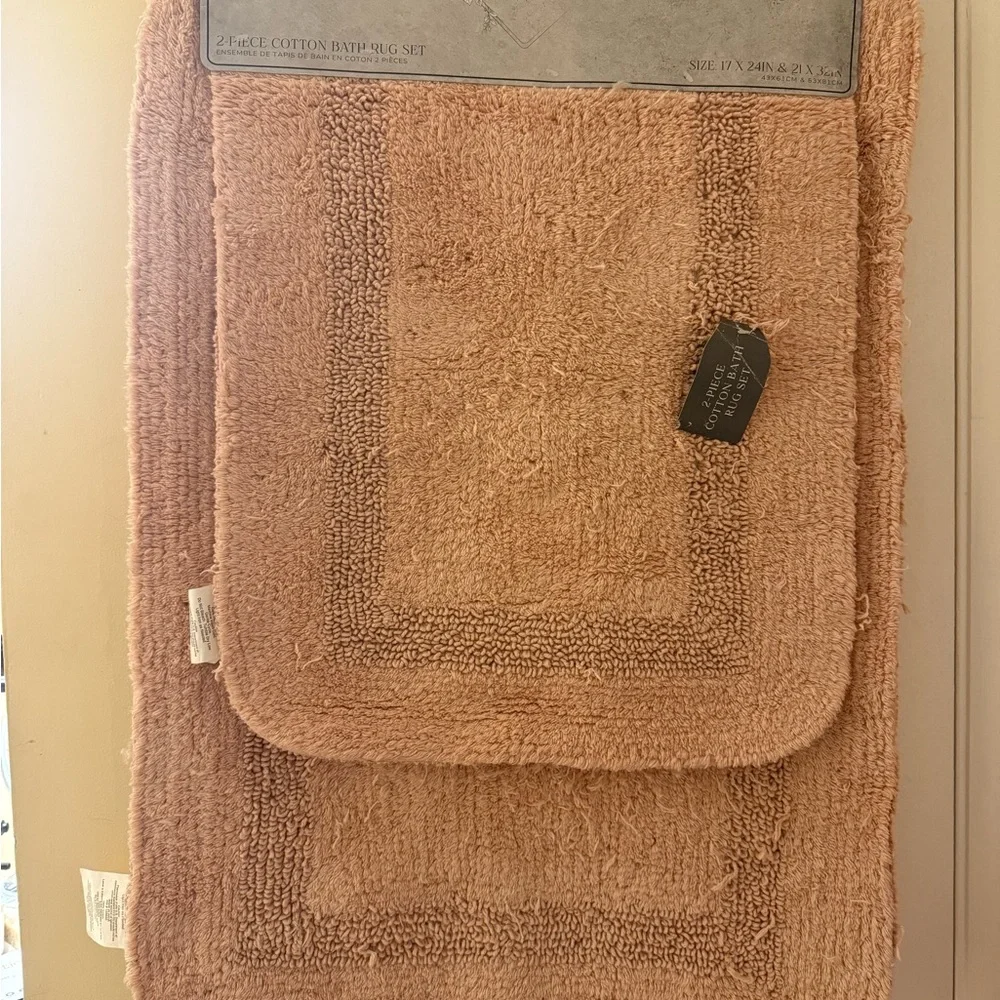 NWT 2pc Bath Rug Set